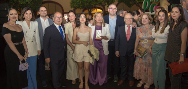 La palaciega Loly Rincón del Restaurante Manolo Mayo recoge la Medalla de Oro de la Provincia que otorga la Diputación de Sevilla
