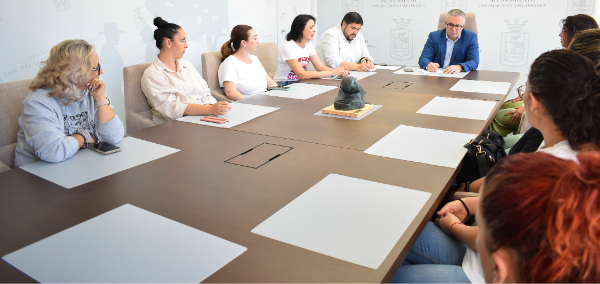 La comunidad educativa de Los Palacios y Villafranca se moviliza para exigir a la Junta de Andalucía el cumplimiento de sus compromisos en materia edu
