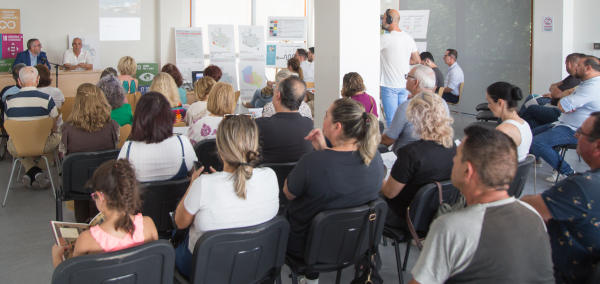 El Ayuntamiento presenta el diagnóstico del Plan de Movilidad Urbana Sostenible de Los Palacios y Villafranca al tejido asociativo local