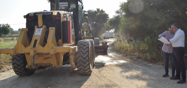 El Ayuntamiento de Los Palacios y Villafranca inicia la reparación de los caminos rurales de titularidad municipal con un presupuesto de más de 360.00