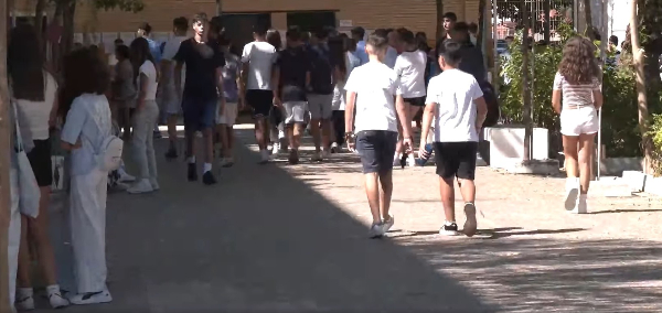 Unos 3.500 alumnos y alumnas de educación secundaria inician el curso en Los Palacios y Villafranca 
