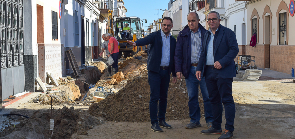 El Ayuntamiento de Los Palacios y Villafranca ejecuta una nueva fase de mejora en la calle Rafael Alberti con cargo al PFOEA 2024