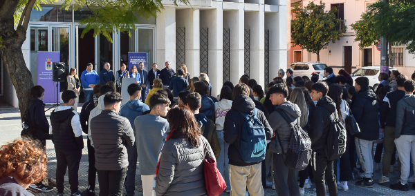 Los Palacios y Villafranca conmemora el 25N con la lectura del Manifiesto Institucional y un amplio programa de actividades bajo el lema “Rompiendo el círculo”