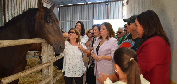  Los Palacios y Villafranca pone en valor el papel de las mujeres rurales y reconoce a Elisabeth Serrano, referente de la enseñanza ecuestre en el mun