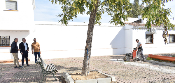 El Ayuntamiento mejora la accesibilidad y renueva las infraestructuras urbanas de la calle Trueno de El Trobal 