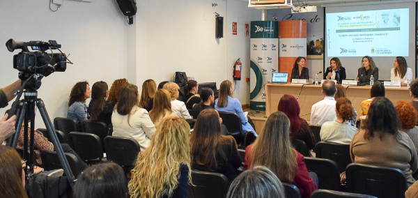 Los Palacios y Villafranca reúne a empresarias de la provincia en una jornada sobre liderazgo femenino y emprendimiento