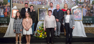 Presentados los carteles anunciadores de la Romería en honor de  San Isidro Labrador y Santa María de la Cabeza de Los Palacios y Villafranca que se c